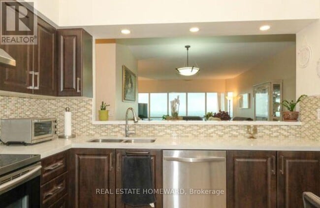 Building Photo - 18 Lee Centre Dr