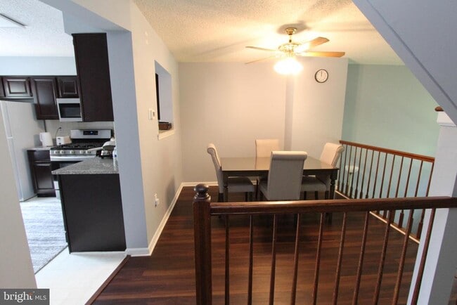 Building Photo - 6 Halstead Pl