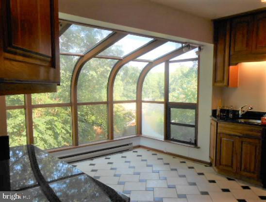 Foto del edificio - Impressive North Arlington Home with Abund...