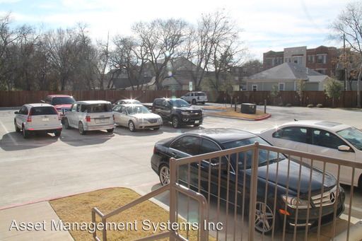 Building Photo - 210 E Sycamore St