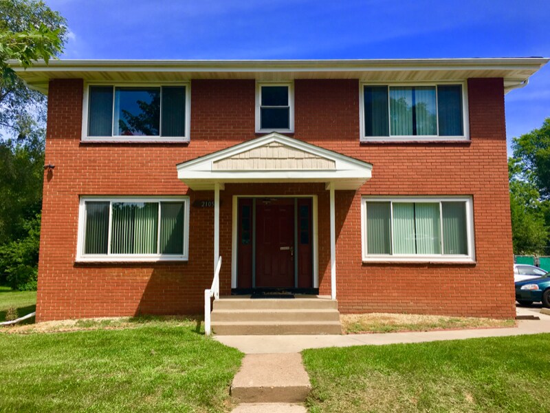 Primary Photo - 2105 Hillview Rd