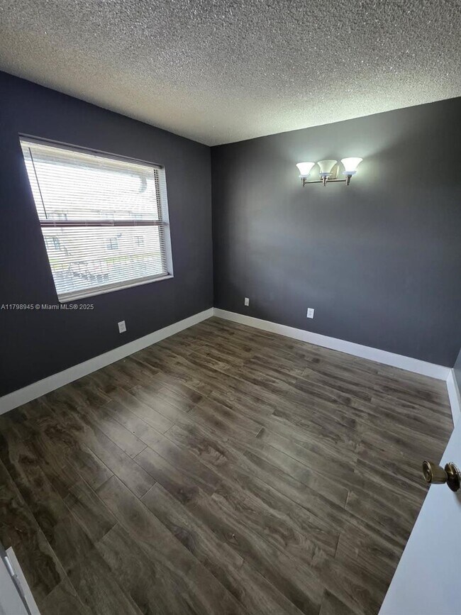 Foto del edificio - 7670 SW 152nd Ave