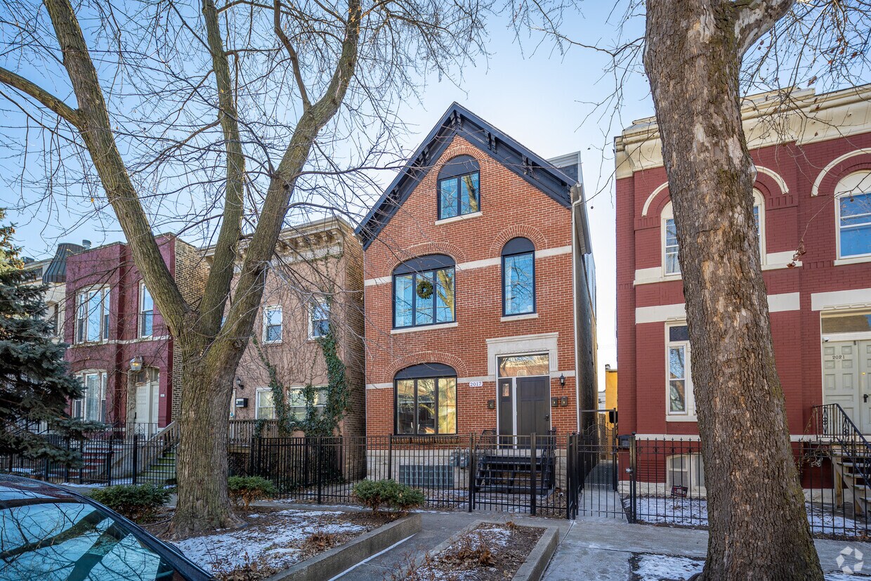 Primary Photo - 2017 W Huron St