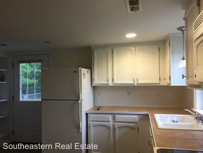 Building Photo - 2 br, 1 bath House - 575 Harrell Rd