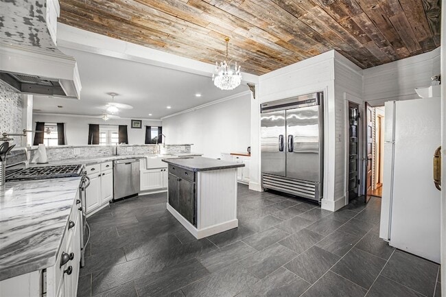 Building Photo - 17221 Steger Ln