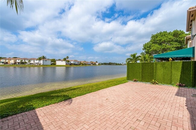 Foto del edificio - 6644 NW 107th Pl