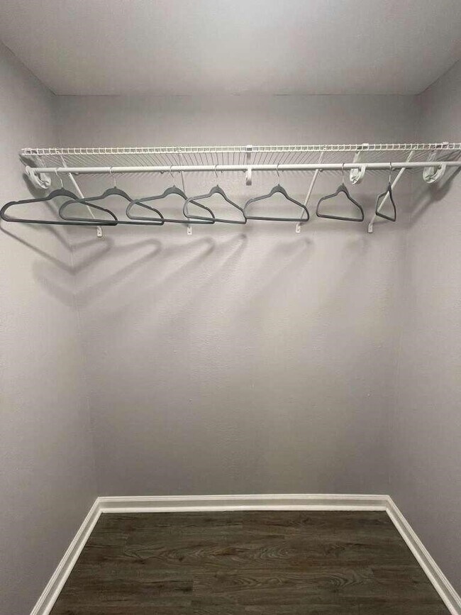 Foto del edificio - 1223 W 25th St