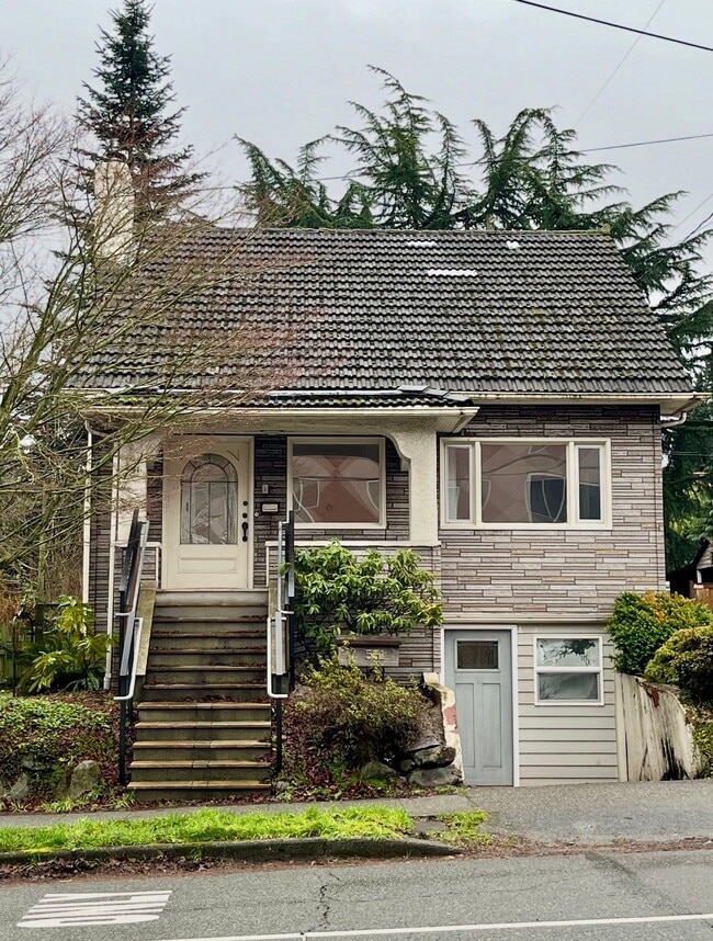 Building Photo - 551 NE 65th St