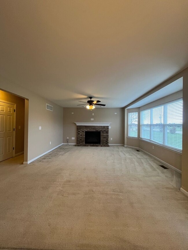 Building Photo - Updated 4 Bed 3 Bath Home In Fairview Heights!