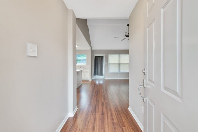 Building Photo - 16225 Summerset Estates Blvd