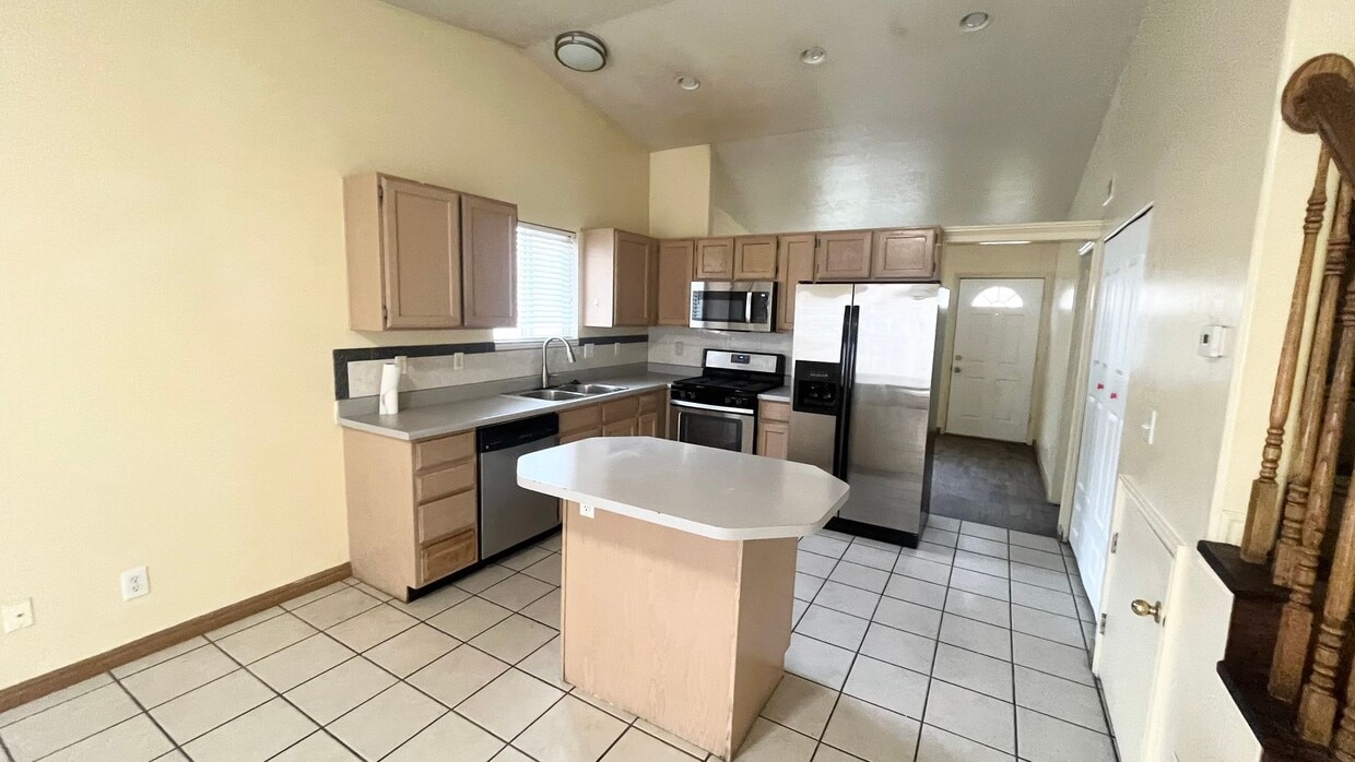 4 bedroom/2.5 bathroom Townhome in West Jordan! - Coming soon! 4 bedroom/2.5 bathroom Home in West Jordan!