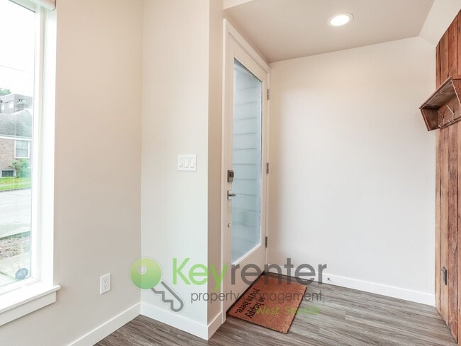 Foto del edificio - Bright, Modern Townhome Steps from Ballard Dining and Cafes