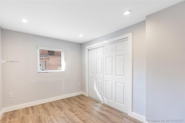 Foto del edificio - 2738 NW 28th St