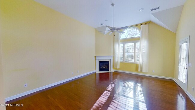 Building Photo - 6204 Sentry Oaks Dr