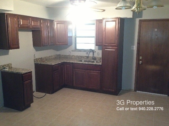 Foto del edificio - 963 Pebblebrook Dr