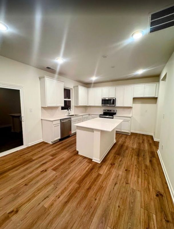 Foto del edificio - 16811 Aiken Rdg Cir