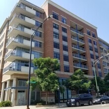 Building Photo - 511 W Division St