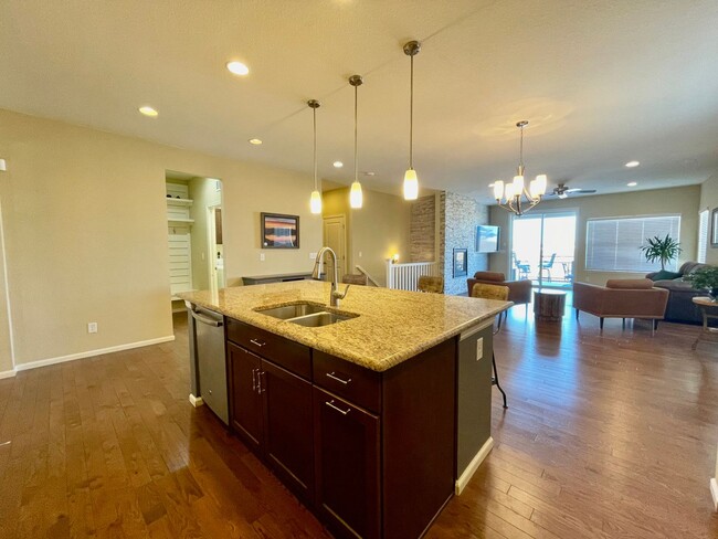 Building Photo - Beautiful 3 Bed, 4 Bath Home Backing to Go...