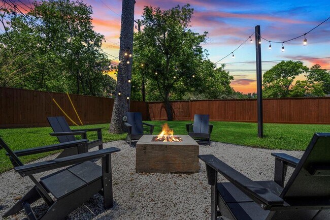 Building Photo - 8537 Panatella Dr