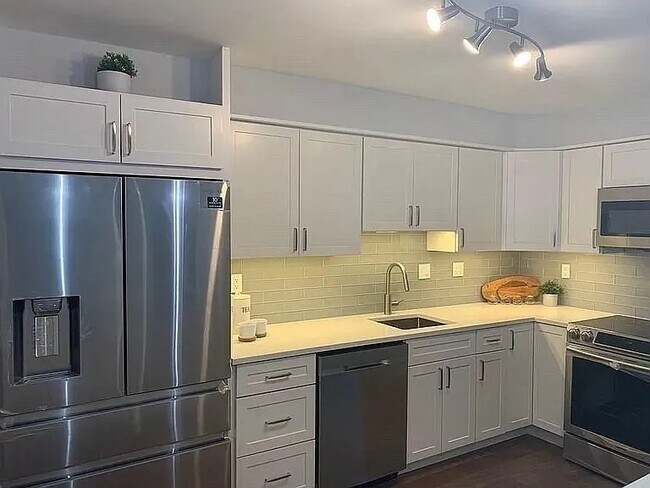 Foto del edificio - 20 Hammond Pond Pkwy