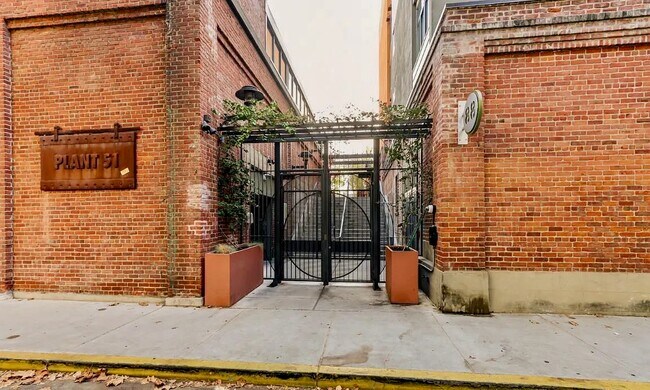 Foto del edificio - 88 Bush St