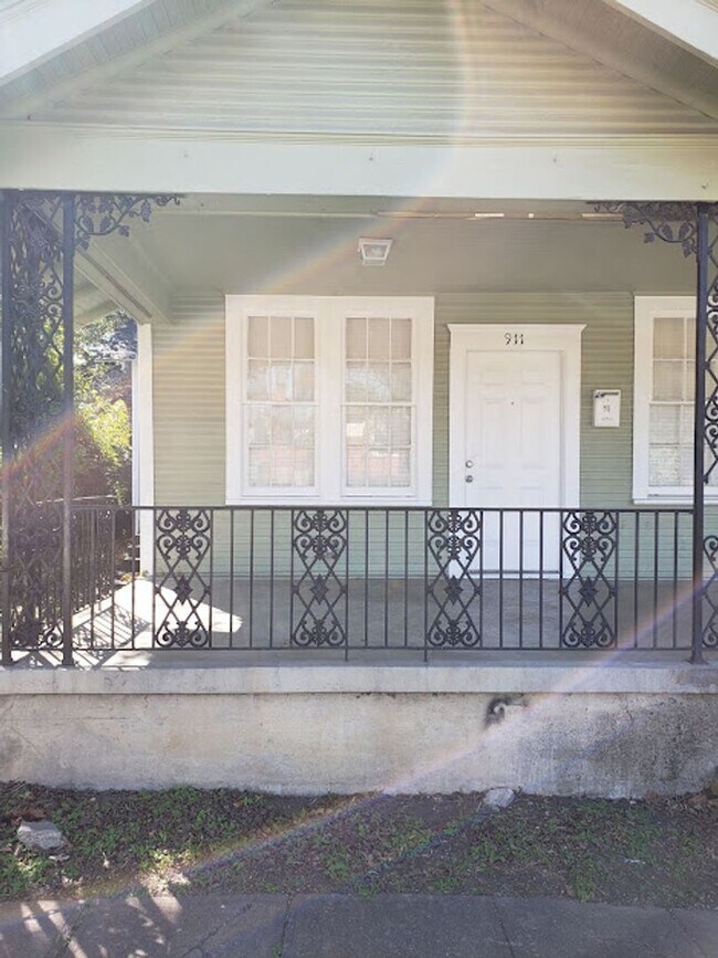 Photo - 911/913 N. Fitzhugh Apartment