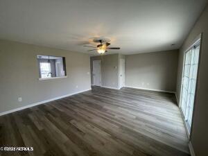 Building Photo - 320 S Pointe Dr