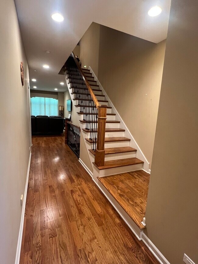 Foto del edificio - 1231 Caroline Ct