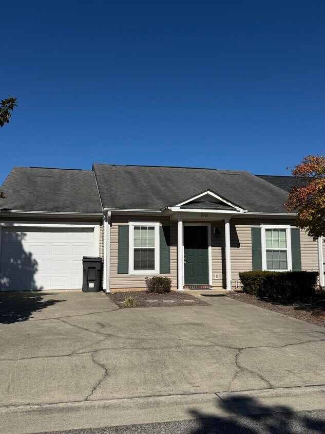 Foto principal - 7313 Dorado Dr