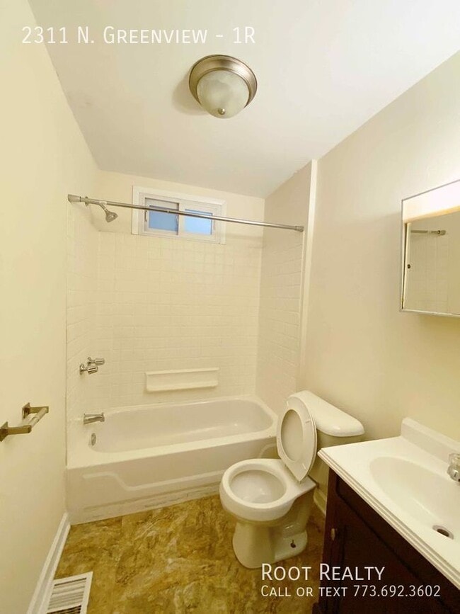 Building Photo - DePaul Neighborhood 4 Bed / 2 Bath W/D IN-...