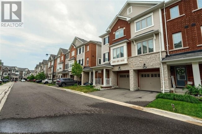 Building Photo - 12 Rapids Ln