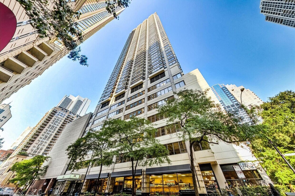 Foto principal - 30 E Huron St