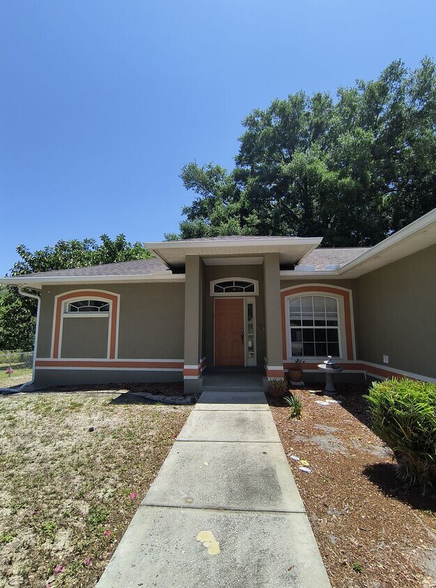Foto principal - Beautiful 3 Bedroom 2 Bathroom Bungalow in...