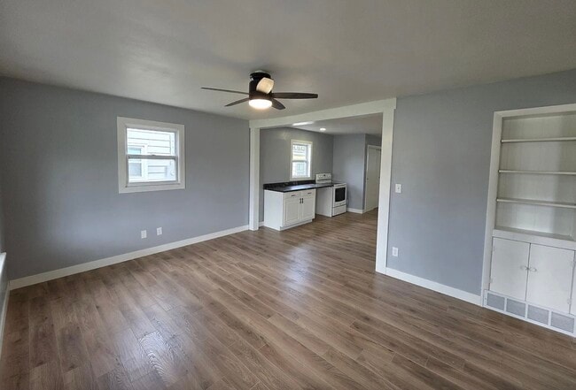 Building Photo - 2124 Cincinnati Ave