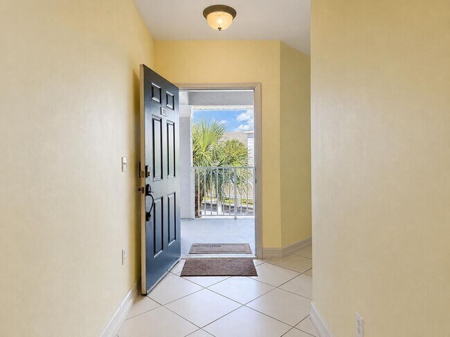 Building Photo - AVAILABLE NOW! Top-Floor Condo | Gated Community | Preserve Views | Water, Sewer & Cable Included