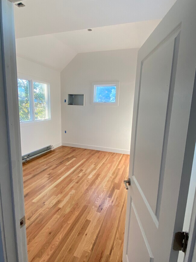Building Photo - 429 Sairs Ave