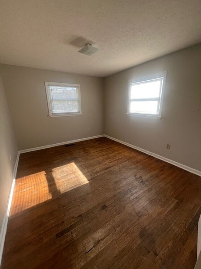 Building Photo - 1236 Crewdson Dr