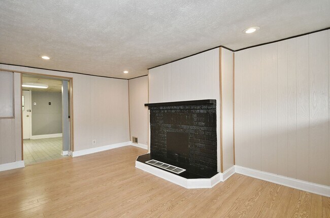 Building Photo - 741-743 Bower Hill Road