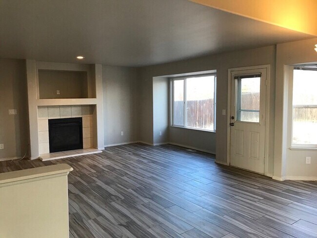 Foto del edificio - 716 Harvest Field Way