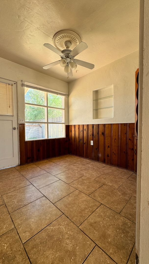 Foto del edificio - 4225 E Bellevue St