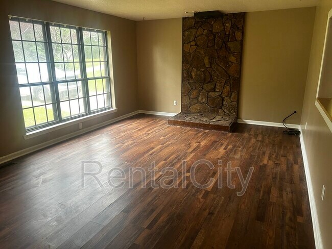 Building Photo - 619 Parkburg Rd