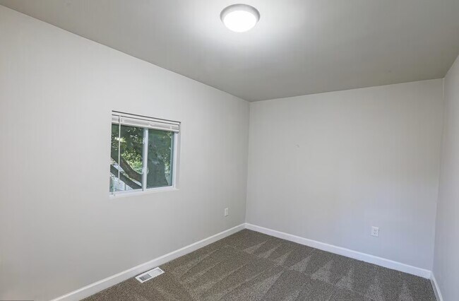 Foto del edificio - 5929 Montgomery St