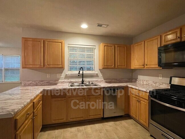 Foto del edificio - 5111 Eagle Creek Dr