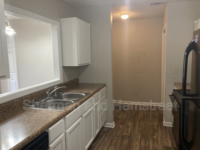 Building Photo - 502 Commons Dr