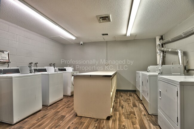 Onsite Laundry - Regency East Apartments