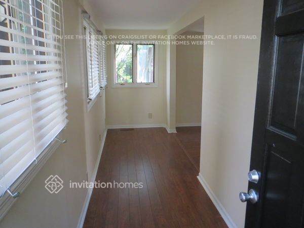 Building Photo - 353 E Elm St