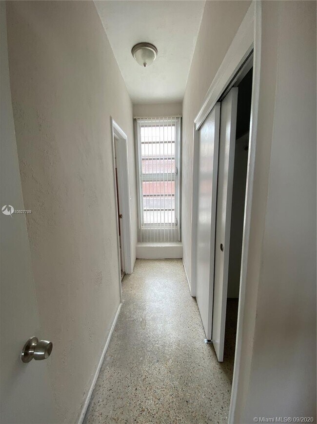 Foto del edificio - 2516 SW 8th St