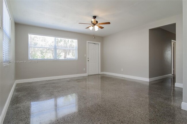 Foto del edificio - 800 N 64th Ave