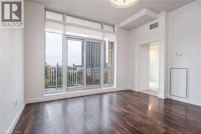 Photo du bâtiment - 191 King St S