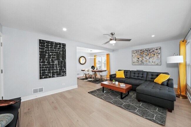 Foto del edificio - 5553 N Austin Ave